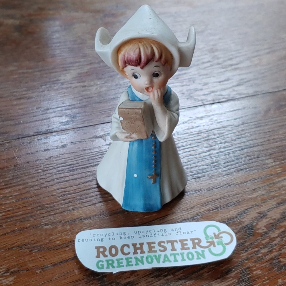 Vintage Ceramic Praying Girl in Habit